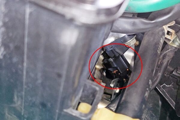 08′ 銀 Swift 更換凸輪軸感知器