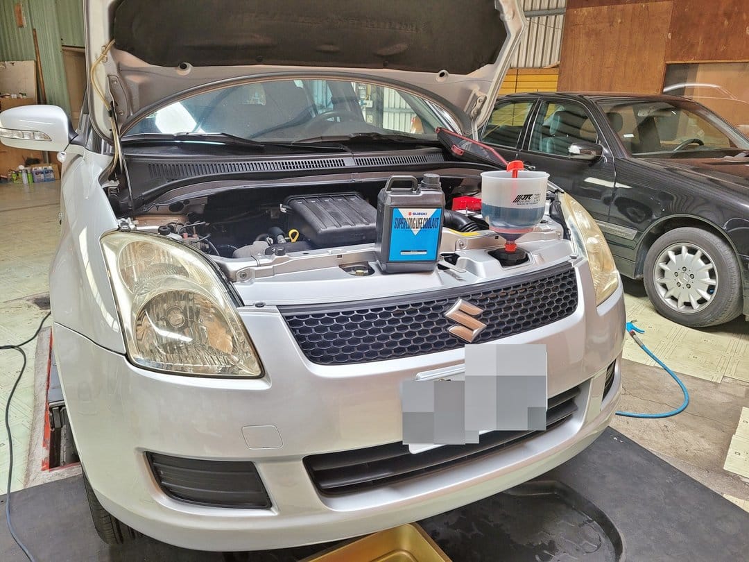 07' 銀 Swift 更換冷卻液