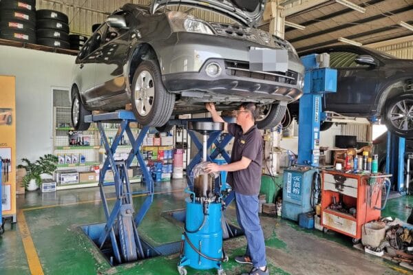 11′ 灰 Grand Livina 交車前保養