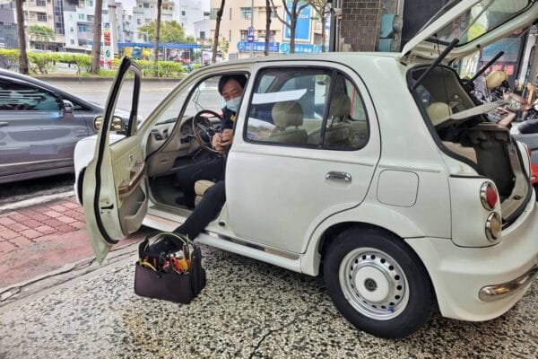 06′ 白 Verita 準備交車