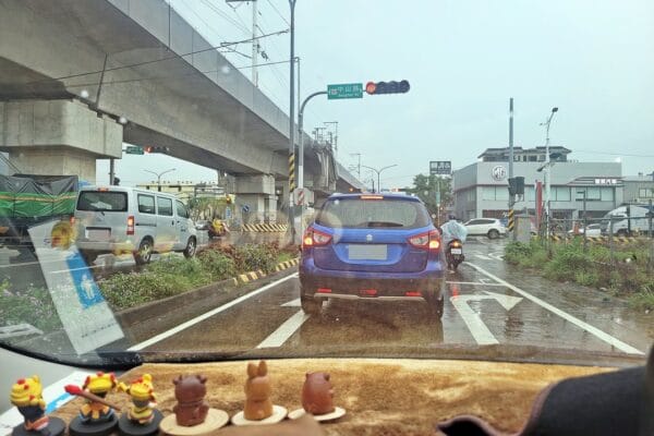 抓到藍色SX4C～～～