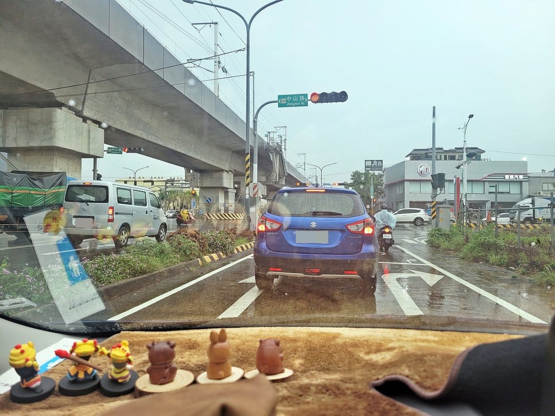 抓到藍色SX4C～～～