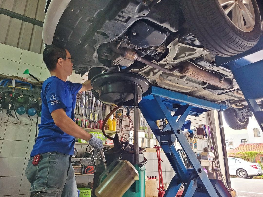 20' Yaris 白 交車前準備