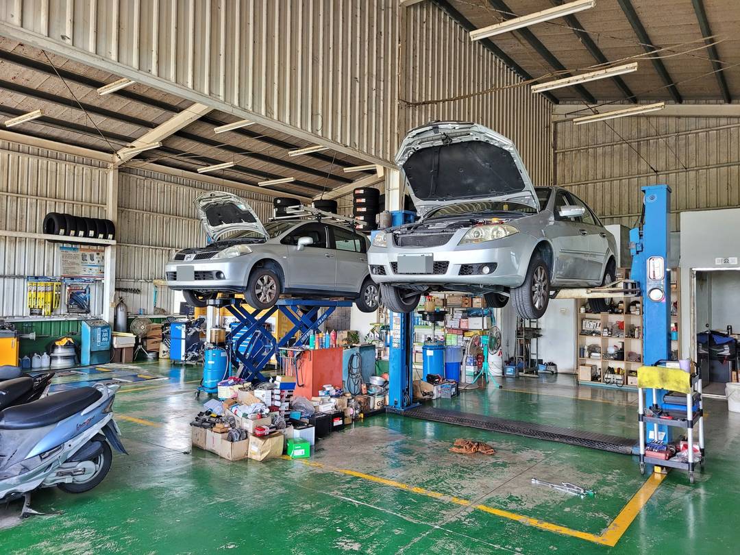 Buick Excelle & Nissan Tiida