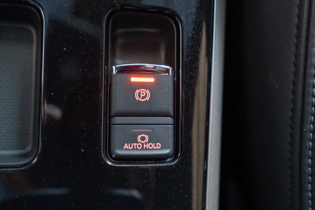 最近我有發一篇電子手煞車跟Auto Hold的文章