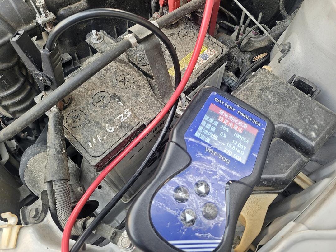 初代Vios，發電機壞掉還可以開半天...