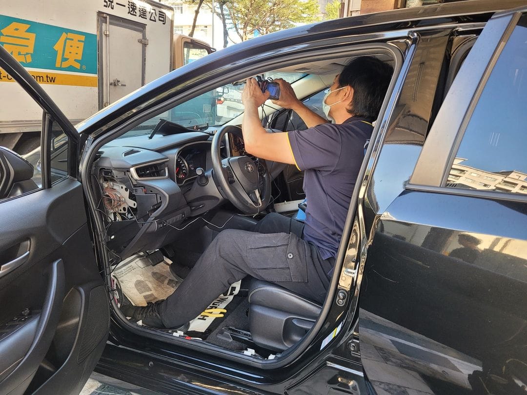 19' 黑色 Altis 交車前準備