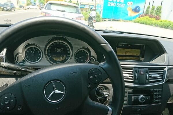 Mercedes-Benz W212 E300 準備來去監理站過戶囉!!