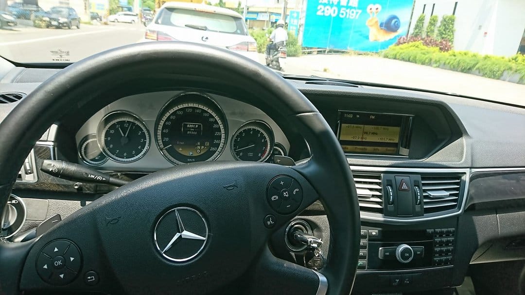 Mercedes-Benz W212 E300 準備來去監理站過戶囉!!