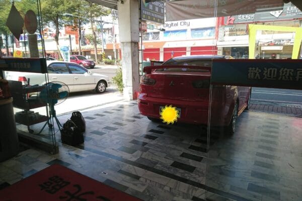 來安裝行車記錄器囉!!!
