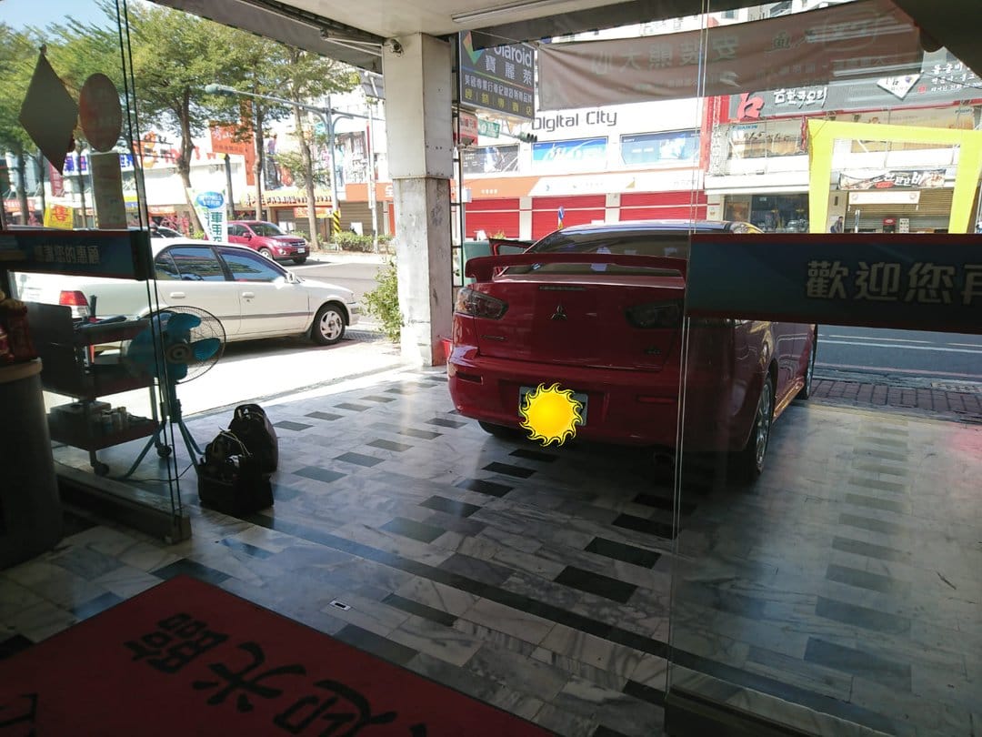 來安裝行車記錄器囉!!!