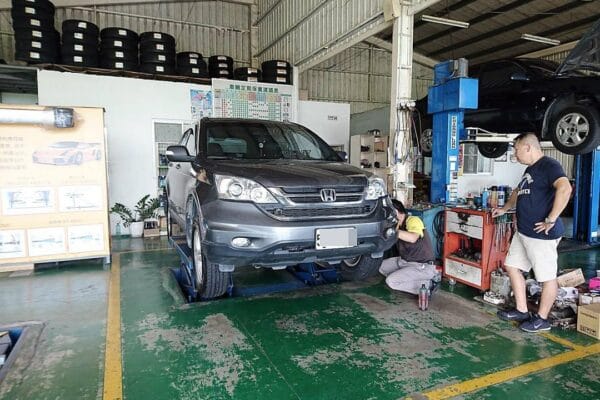 Honda CR-V回廠做保養！！