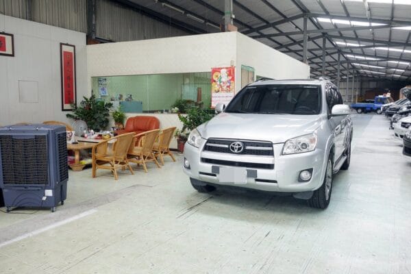 Toyota RAV4 4WD最頂級 入庫！