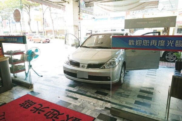 Tiida 安裝行車紀錄器～