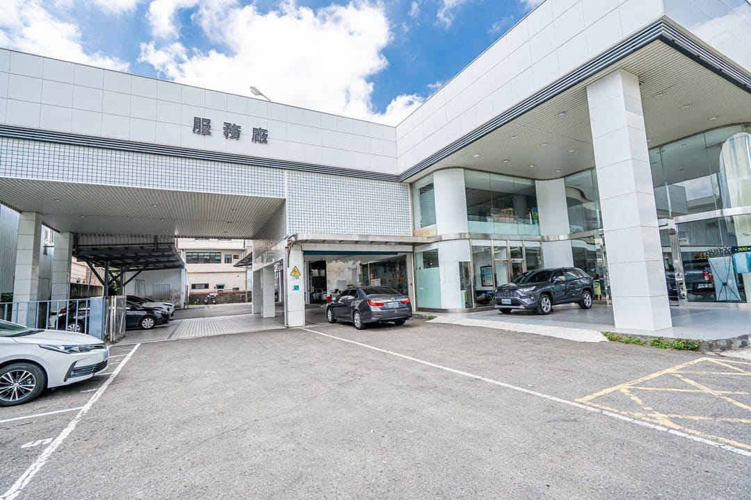 Camry 回歸仁廠保養囉～