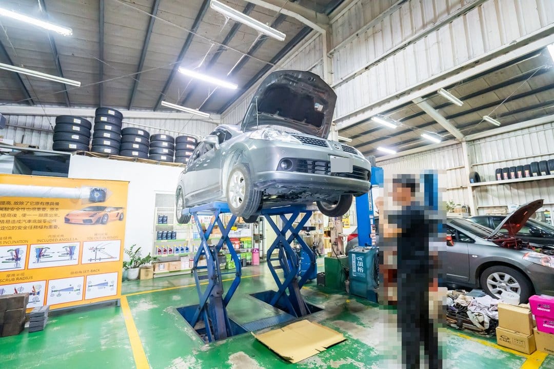 終於知道，鐵製引擎下護板的功用了.....