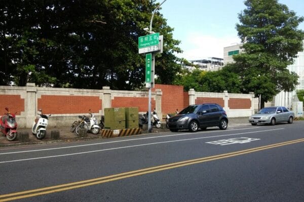 SX4來監理站過戶囉！