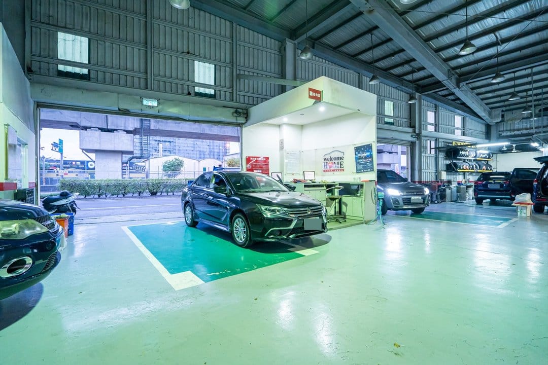 Mitsubishi Grand Lancer 回匯豐仁德廠保養囉～