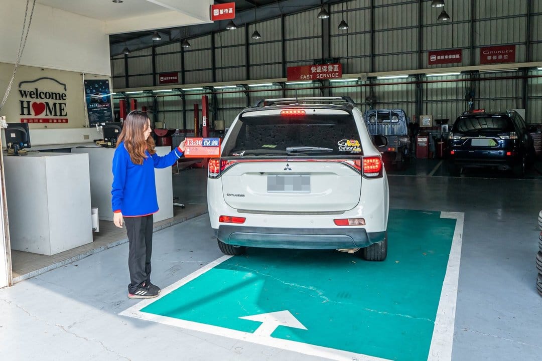 Mitsubishi Outlander 回仁德廠保養囉～