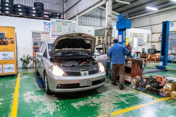 Nissan Tiida 前霧燈不亮～