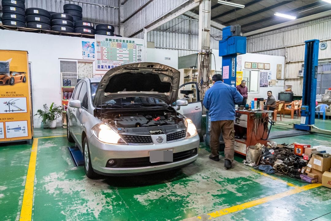 Nissan Tiida 前霧燈不亮～