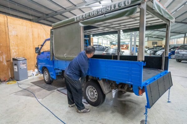 一台車，有多少相關產業？