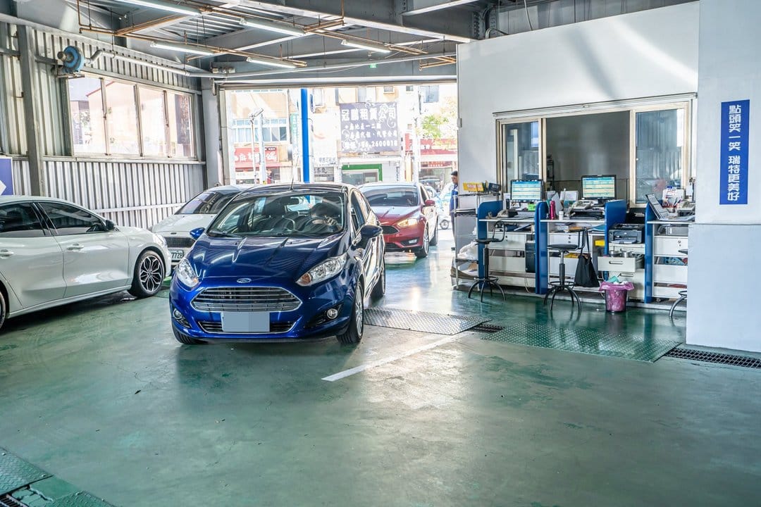 Ford Fiesta 回東台廠做六萬保養～