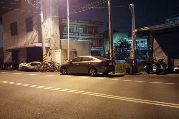 信義南路捕獲Hyundai Elantra
