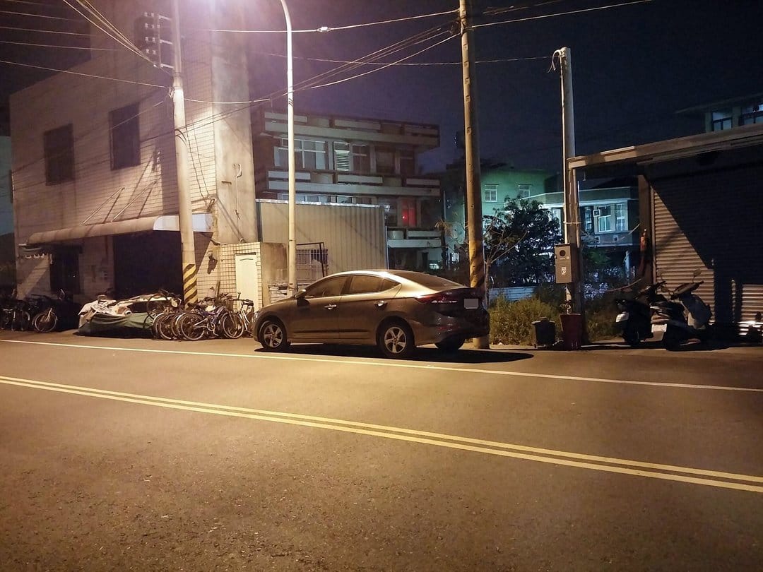 信義南路捕獲Hyundai Elantra