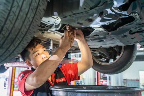Mitsubishi Lancer Fortis 到仁德匯豐做保養囉！