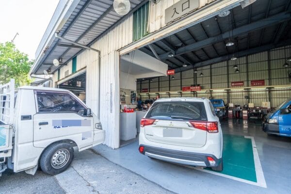Mitsubishi Outlander 到匯豐仁德廠做保養～