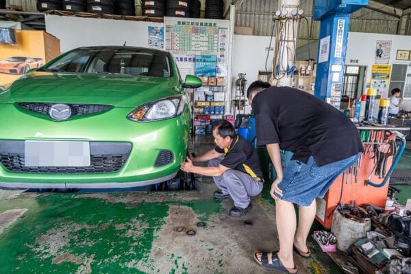 Mazda 2 更換輪框