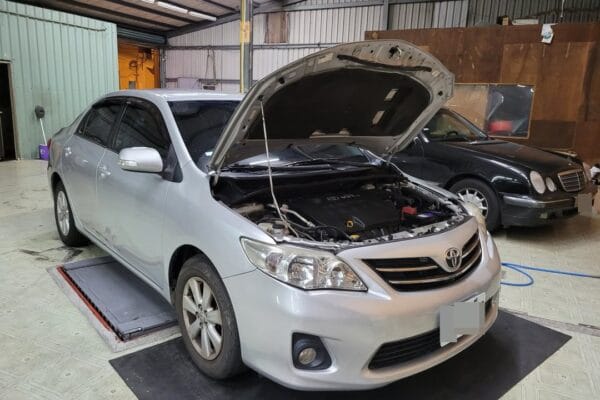 Toyota Altis 做檢查