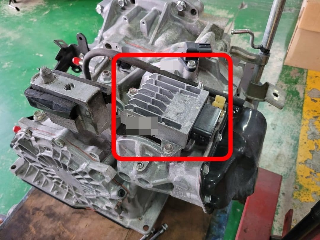 MAZDA 5 變速箱電腦位置