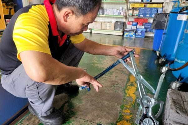 神A更換中控馬達 & 電動窗升降機