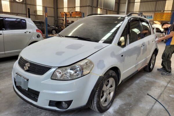 Suzuki SX4 做烤漆～