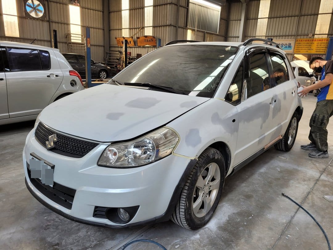 Suzuki SX4 做烤漆～