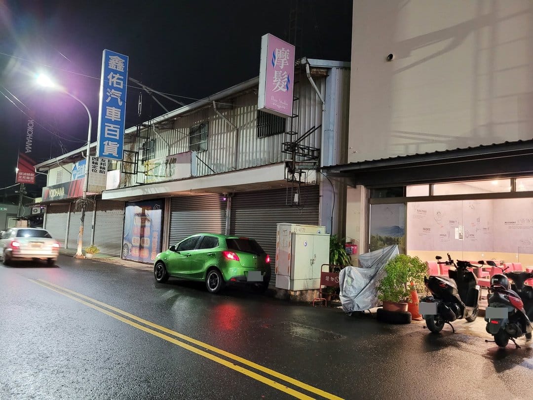 85℃旁邊捕獲Mazda 2