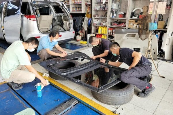 Previa 更換天窗膠條