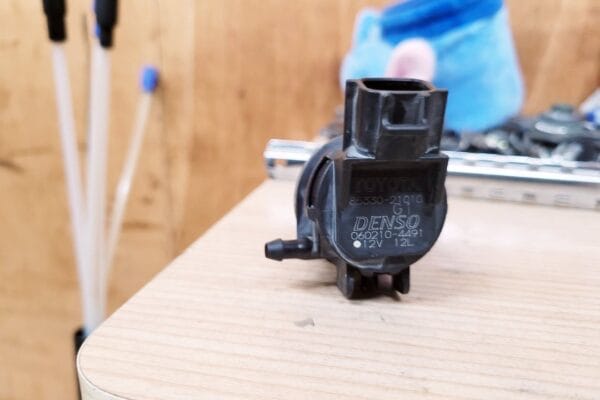 RAV4更換雨刷筒噴水馬達