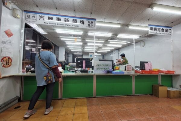 來屏東監理站領牌