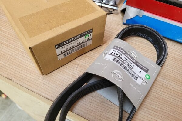 黑色Tiida更換皮帶 & 皮帶調整器