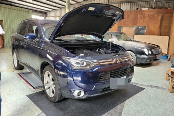 16′ Mitsubishi Outlander 藍色 七人座