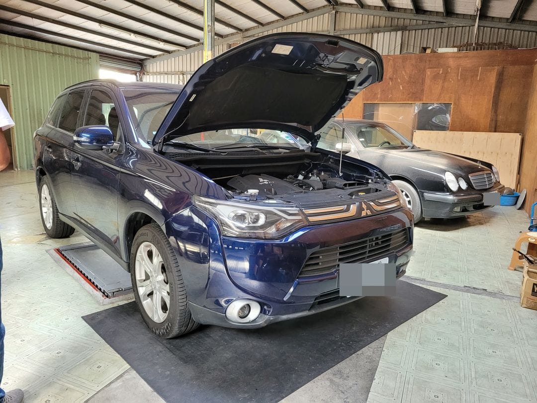 16' Mitsubishi Outlander 藍色 七人座
