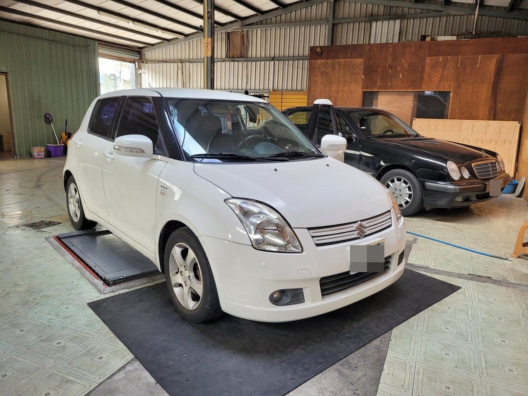 07' Suzuki Swift 白色