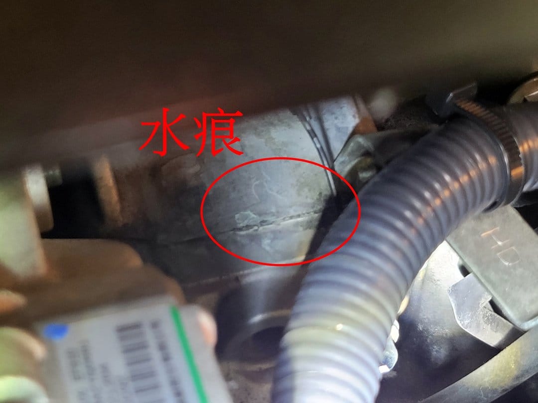 Grand Livina 更換節溫器座墊片