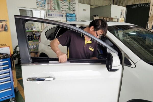 4代CR-V更換全車外水切