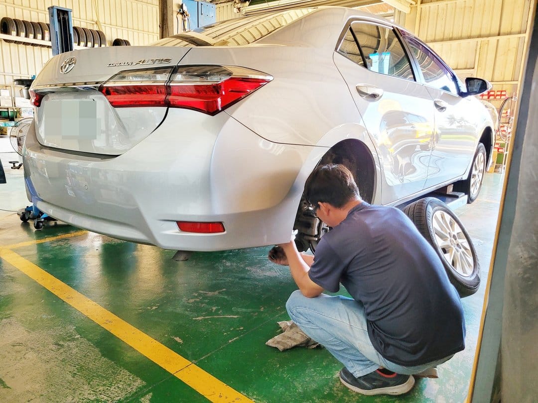 18' Toyota Altis 定保&火星塞&更換後煞車來令