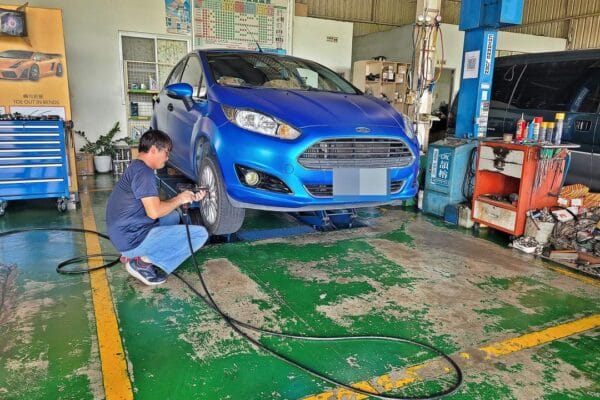 18′ 藍 Fiesta 更換輪胎