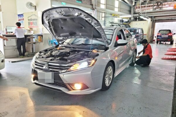17′ 銀 Grand Lancer 原廠做10萬公里保養